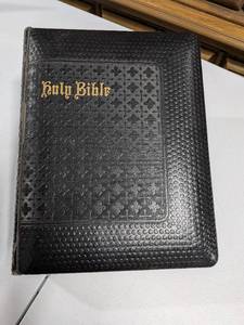 lot 41 image: Antique Self-Pronouncing Holy Bible from Howard Lake Church 1942 Inscription