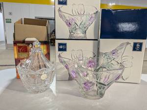 lot 111 image: Mikasa Spring Debut Bowls & Crystal Clear Lead Crystal Candy Box