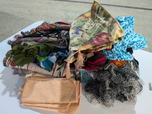 lot 117 image: Large Multi-Piece Textile Lot Fashion Scarves, Placemats & Table Linens