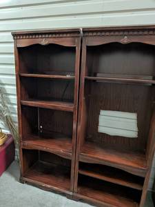 lot 200 image: Set of 3 Traditional Wood Bookcases with Shell Motif