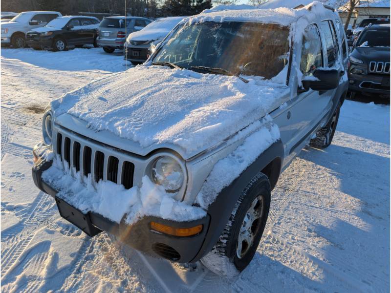 lot 7 image: 2004 Jeep Liberty