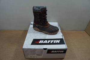 lot 2 image: Baffin YellowKnife Cuff Womens Winter Boots - Size 8