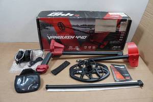 Minelab Vanquish 440 Metal Detector Adventure Pack