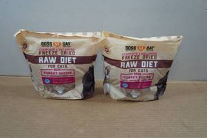 lot 54 image: Boss Cat Freeze Dried Treats - Turkey
