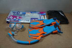 lot 92 image: Cressi Kids Snorkel Set - Fin Size SM