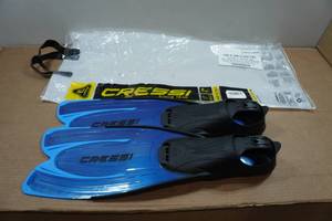 lot 93 image: Cressi Aqua Snorkel Fins - 78, 4142