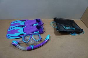lot 96 image: Cressi Kids Snorkel Set - Fin Size LXL