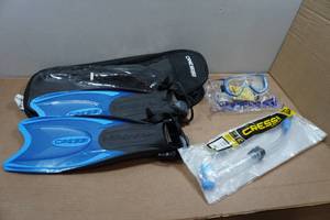 lot 98 image: Cressi Adult Rondine Palau Fin Snorkel Set - Fin Size XSS