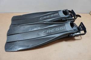 lot 100 image: Cressi Frog Snorkel Fins - ML