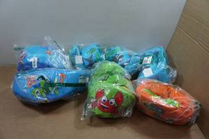 lot 107 image: 6 Body Glove Kids Paddle Pals Life Vests