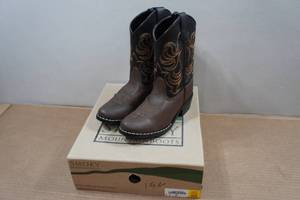lot 111 image: Smoky Mountain Boots - Kids 1.5