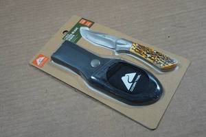 lot 134 image: Ozark Trail 7 Fixed Blade Knife with Sheath