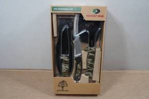lot 135 image: Mossy Oak Bottomland 3PK Bushcraft Knife Kit