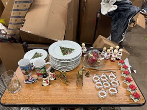 lot 123A image: Christmas Plate Set, Napkin Holders and Figurines