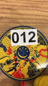 lot 12 image: Set of 4 Vintage Tin Litho Clown Noisemakers with Red Handles