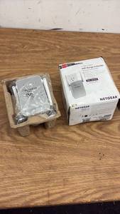 lot 59 image: Netgear AC1200 Dual Band WiFi Range Extender with Box