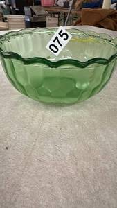 lot 75 image: Green Uranium Glass Bowl with Honeycomb Pattern