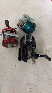 lot 83 image: Collection of 3 Vintage Fishing Reels Abu Garcia Ambassadeur 5000A Daisy Heddon Zebco