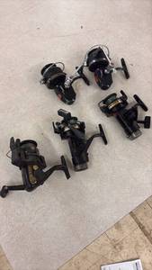 lot 86 image: Lot of 5 Vintage Spinning Fishing Reels Garcia and Daiwa Models