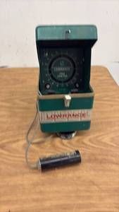 lot 98 image: Vintage Lowrance Fish Finder Flasher Model 151