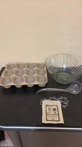 lot 454 image: Crown Point 26 Piece Glass Punch Bowl Set with Cups and Hooks