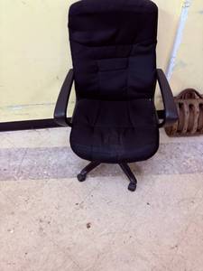 lot -21 image: gently used office chair