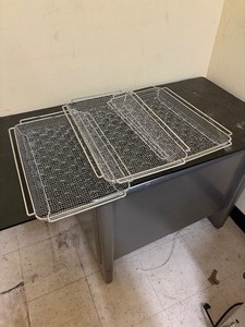 lot -31 image: set of 3 wired baking sheets