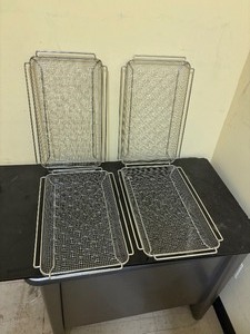 lot -35 image: set of 4 wired baking sheets