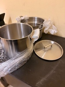 lot -46 image: cooking pots new in box
