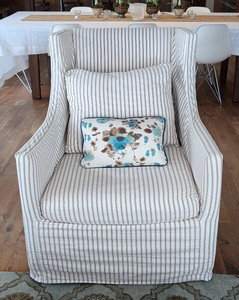 lot 8 image: ML - Lee Industries Slipcovered Armchair with Striped Fabric and Decorative Pillow