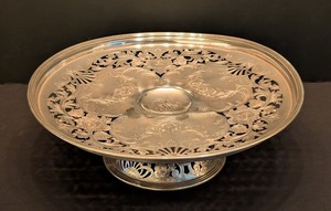 lot 18 image: LL - Antique Whiting Pierced Sterling Silver Footed Dish
