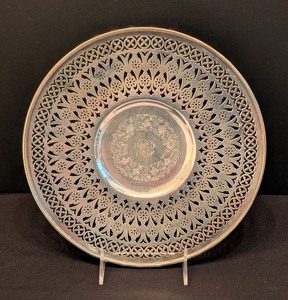 lot 34 image: LL - Vintage Meriden Britannia Pierced Sterling Silver Plate