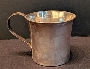 lot 48 image: LL - Vintage Sterling Silver Baby Cup