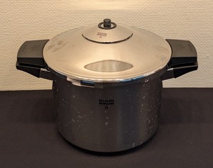 lot 86 image: LL - Kuhn Rikon Duromatic 6L Pressure Cooker with Manual