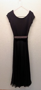 lot 113 image: LL - Heidi Weisel Size 8 Black Cashmere and Silk Dress