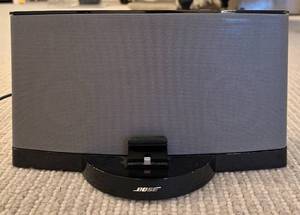 lot 146H image: LL - Bose SoundDock Series III Speaker with Remote