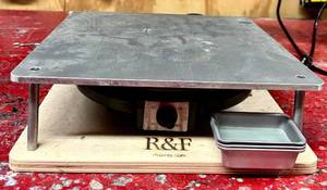 lot 161H image: LL - R&F Encaustic Hot Plate 12 x 12 Inch with 3 Metal Cups