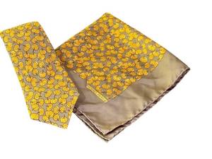 lot 18D image: Hermes Paris 100% Silk Tie and Pocket Square