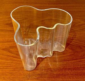 lot 71D image: Alvar Aalto Savoy Clear Glass Vase