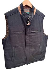 lot 116D image: Robert Talbott XL Quilted Black Vest with Paisley Lining
