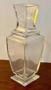 lot 127D image: Baccarat Pearl Collection 10.5 Inch Crystal Vase