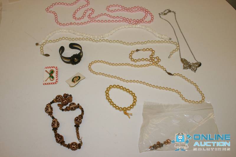 lot 297 image: Lot of Miscellaneous Necklaces.