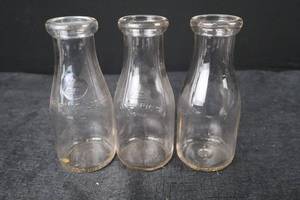 lot 370 image: Milk Bottle - Thatcher Mfg. Co. MTC One Pint Minnesota Triangle Seal
