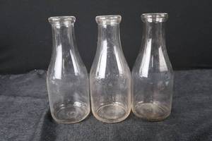 lot 381 image: Liquor Bottles - One Quart Embossed (Set of 3)