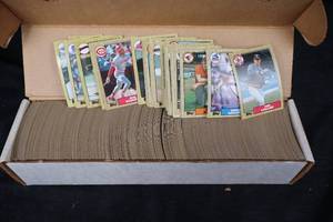lot 403 image: Baseball Card Set - 1987 Topps