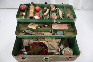 lot 461 image: Fishing tackle box & rusted chest - Vintage green tackle box with lures