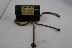 lot 462 image: Bob-Bet Bait Box by Rabill Mfg Co.
