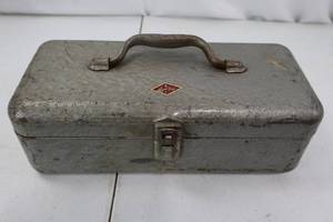 lot 463 image: Lunch Box - Port King Vintage Metal