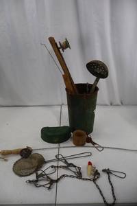 lot 468 image: Minnow Bucket - Old Pal (Vintage Fishing Bait Pail)