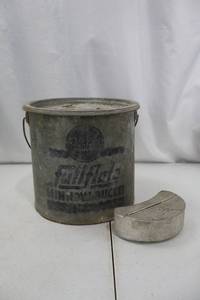 lot 469 image: Minnow Bucket - MIT-SHEL 77-10